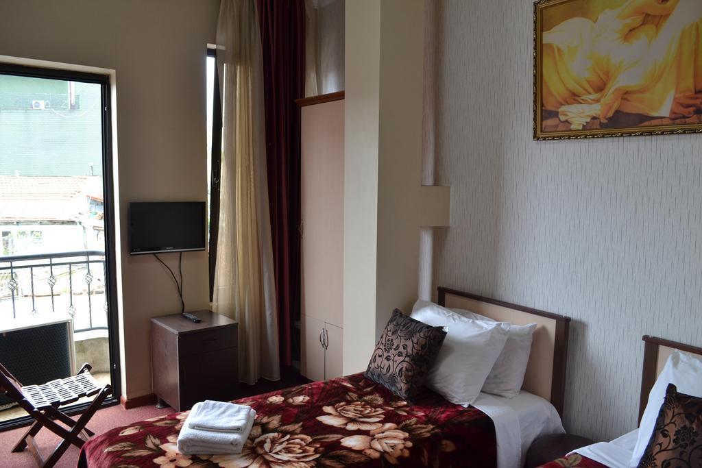 Hotel Elite House Batumi Bagian luar foto